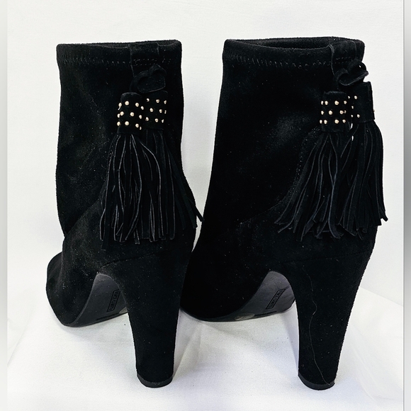 Size 7.5 Vince Camuto Black Suede Peep-Toe Ankle Boots - Picture 4 of 8